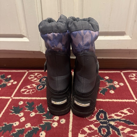 Durable Columbia snow boots for kids. Black base with lavender chevron design. I - Picture 2 of 6